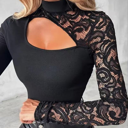 Haut femme avec découpe asymétrique et manches en dentelle